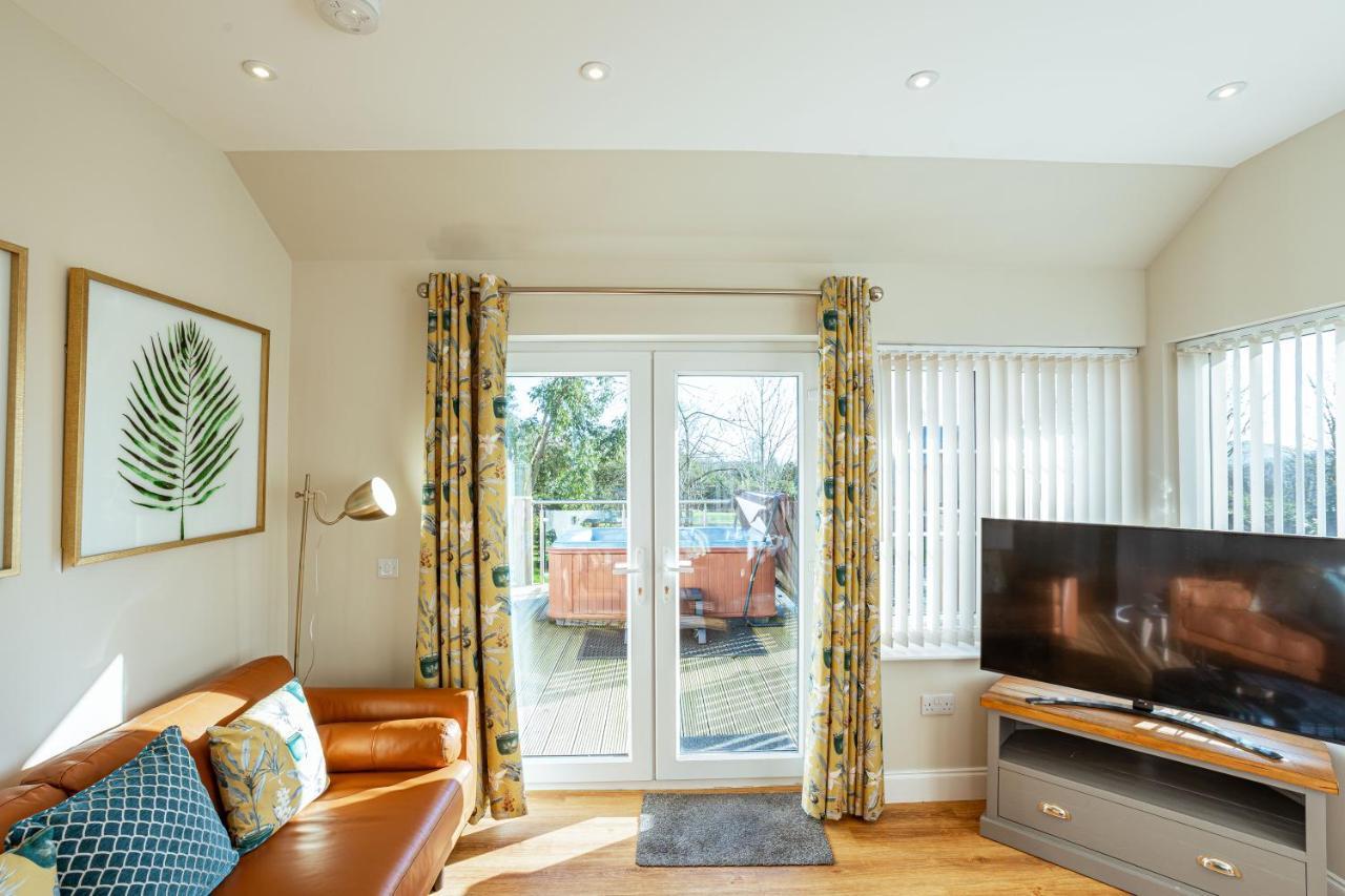 Sparrowhawk Cottage With Hot Tub Newton Stewart Esterno foto